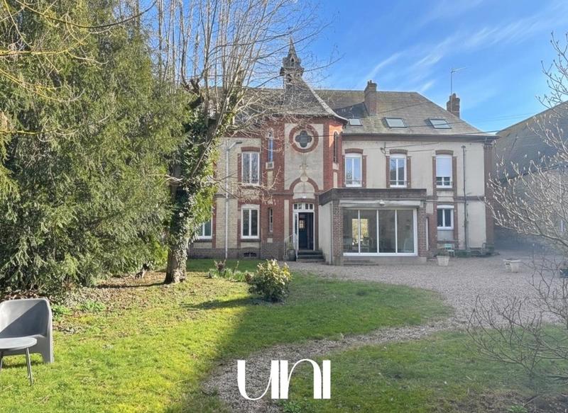 Maison - 450 m² - 16 pièces