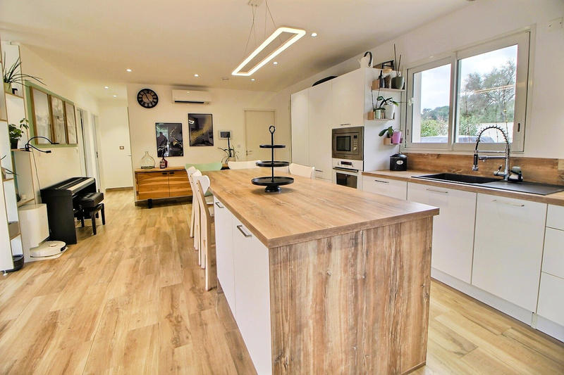 Appartement - 93 m² - 4 pièces