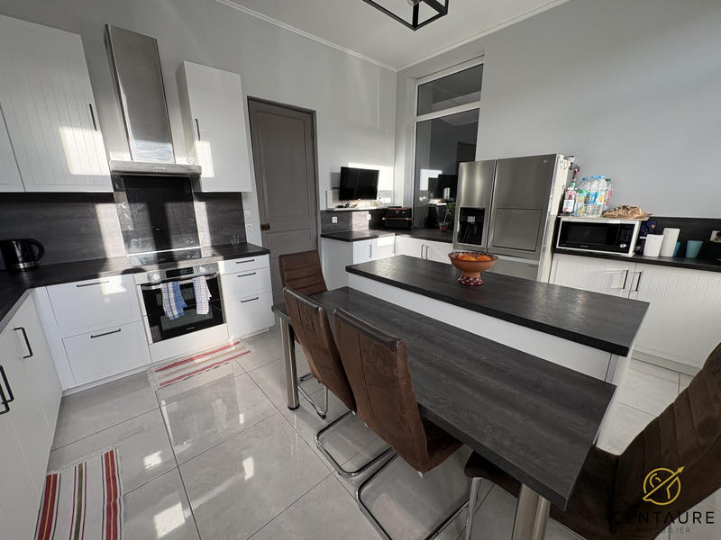 Maison ancienne - 295 m² - 11 pièces