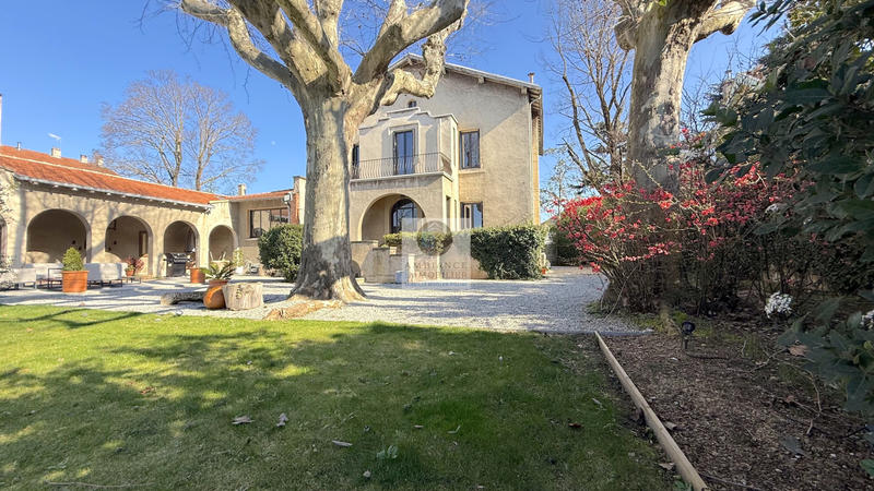 Maison - 343 m² - 11 pièces