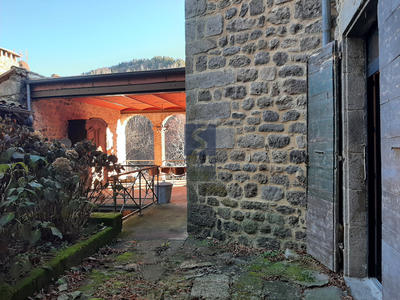 Maison - 369 m² - 12 pièces