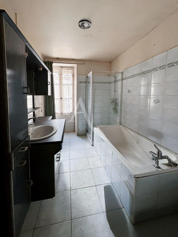 Maison - 330 m² - 12 pièces