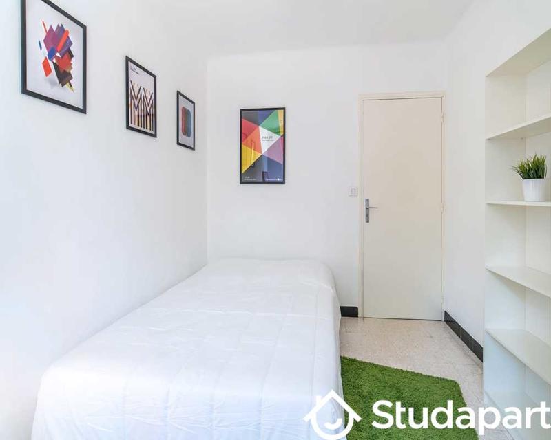 Chambre - 80 m² - 1 pièce