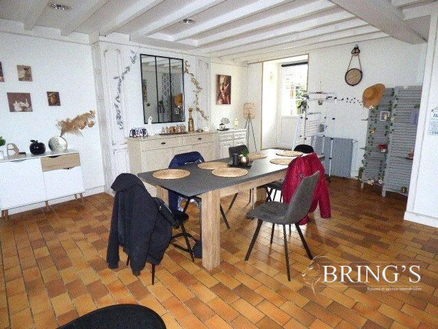 Maison - 222 m² - 8 pièces