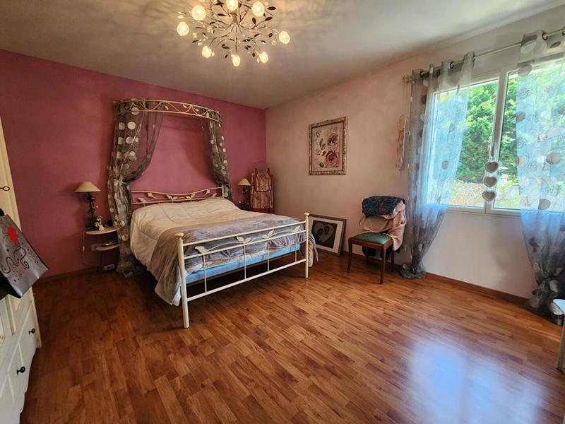 Maison - 246 m² - 7 pièces