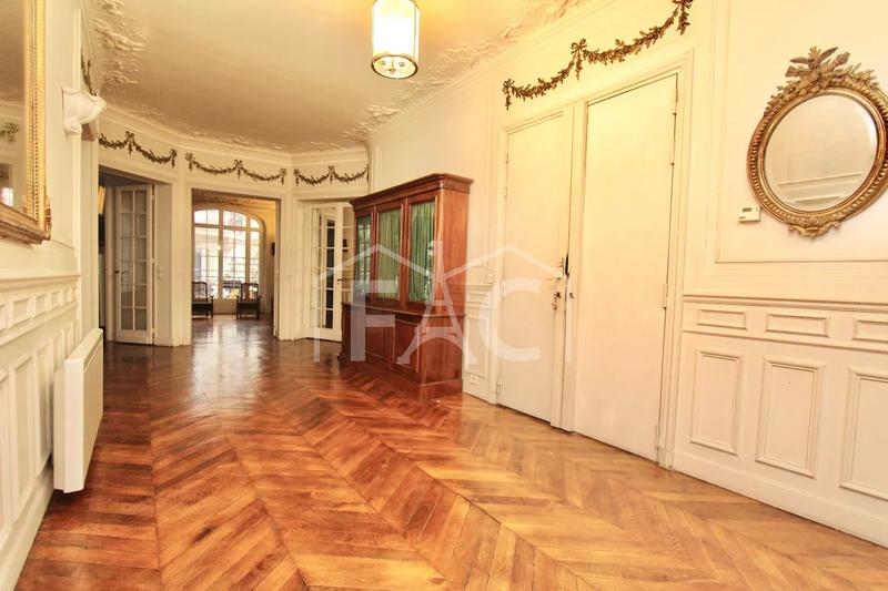 Appartement - 196 m² - 6 pièces