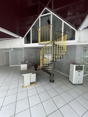 Maison - 700 m² - 14 pièces