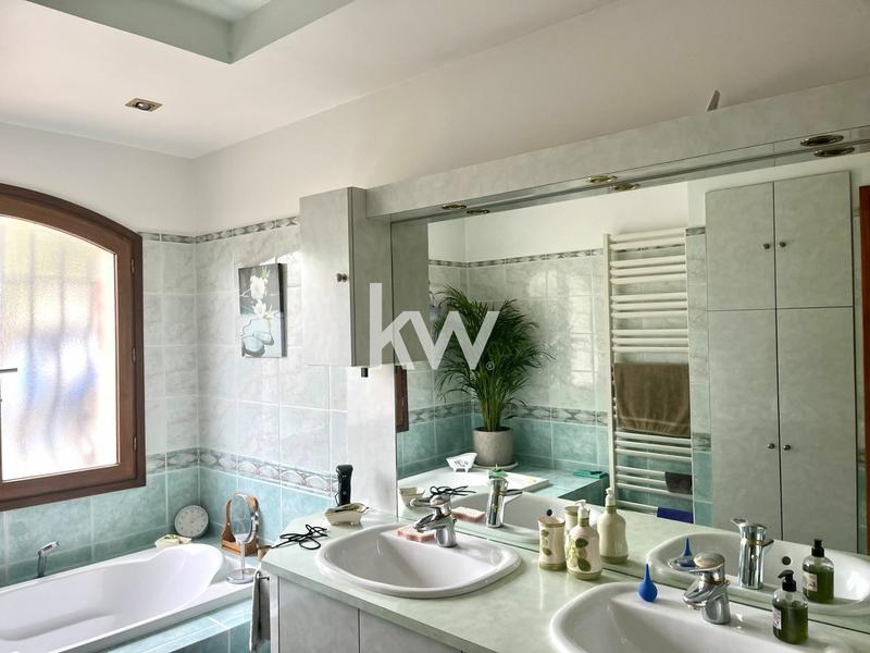 Maison traditionnelle - 140 m² - 6 pièces