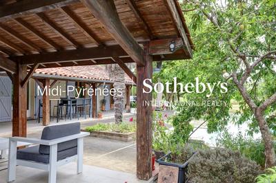 Maison - 307 m² - 9 pièces