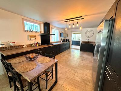 Propriété - 210 m² - 7 pièces