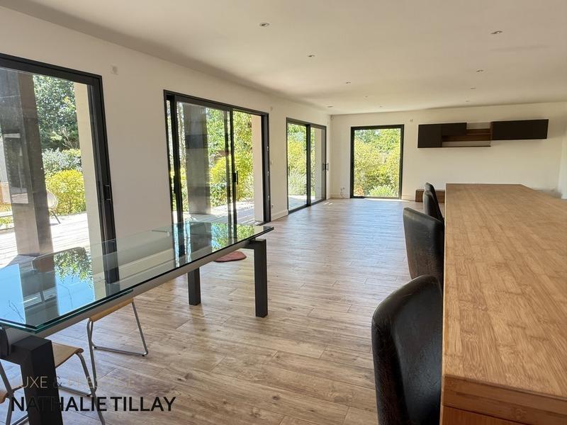 Maison - 345 m² - 9 pièces