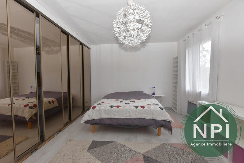 Maison - 280 m² - 9 pièces