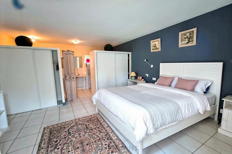 Maison - 360 m² - 19 pièces