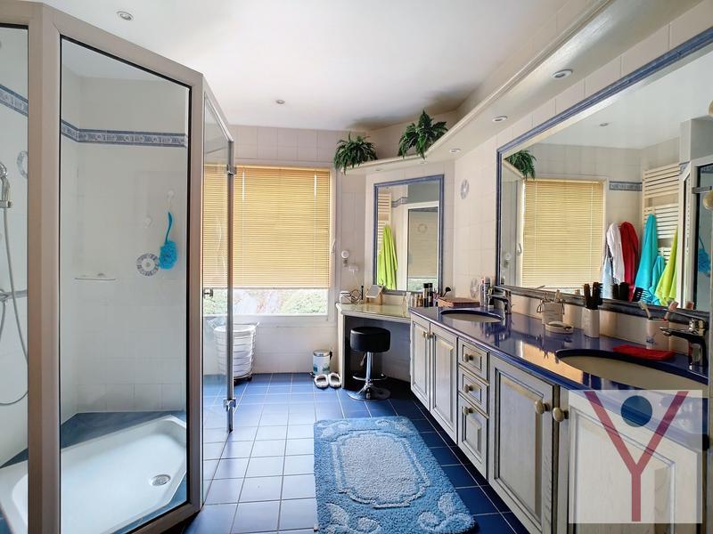 Maison - 258 m² - 7 pièces