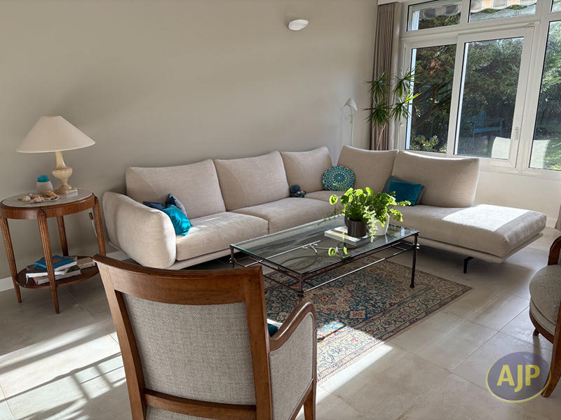 Maison - 260 m² - 10 pièces