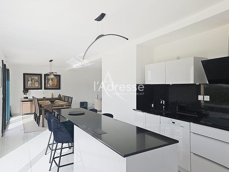 Maison - 166 m² - 6 pièces