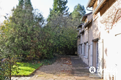 Maison - 436 m² - 14 pièces