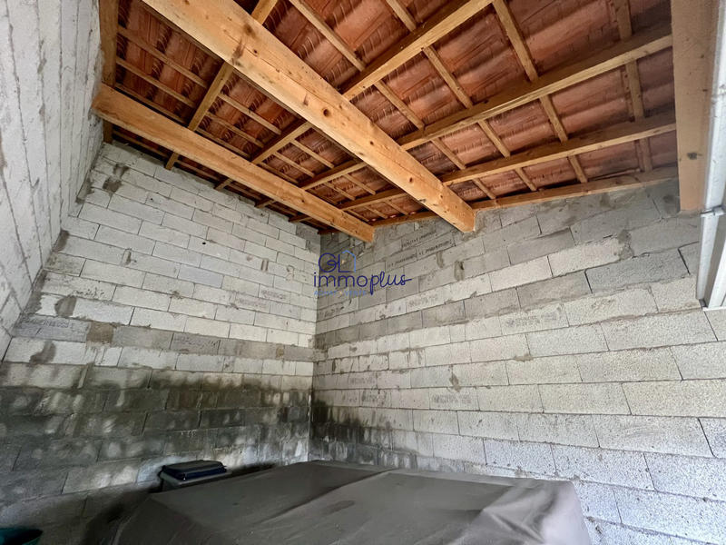 Parking / Garage - 18 m²