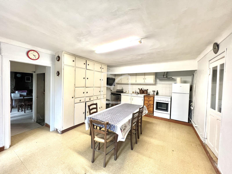 Maison - 245 m² - 11 pièces