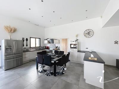 Villa - 145 m² - 6 pièces