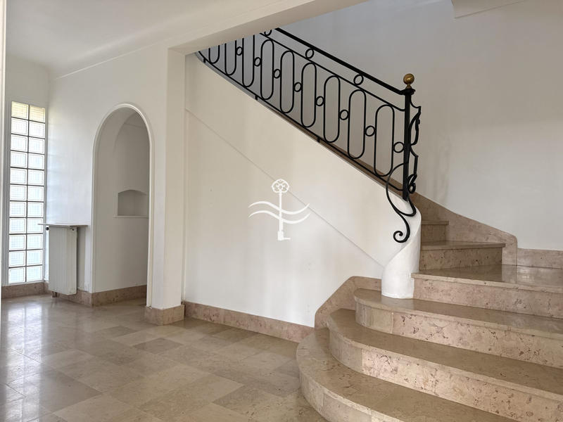 Maison - 219 m² - 7 pièces