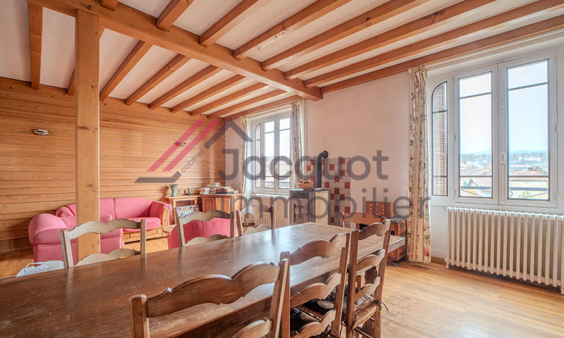 Maison - 182 m² - 9 pièces