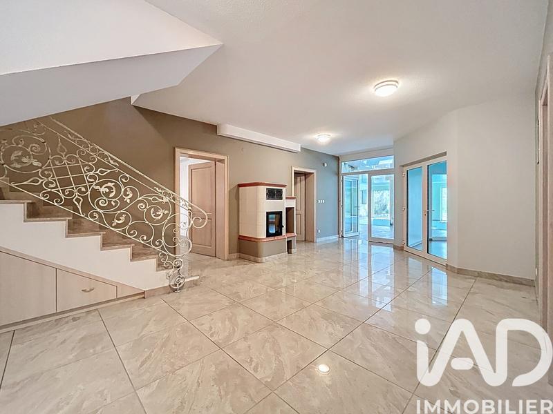 Maison - 233 m² - 6 pièces