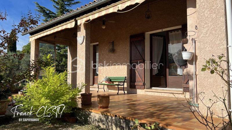 Maison traditionnelle - 102 m² - 4 pièces