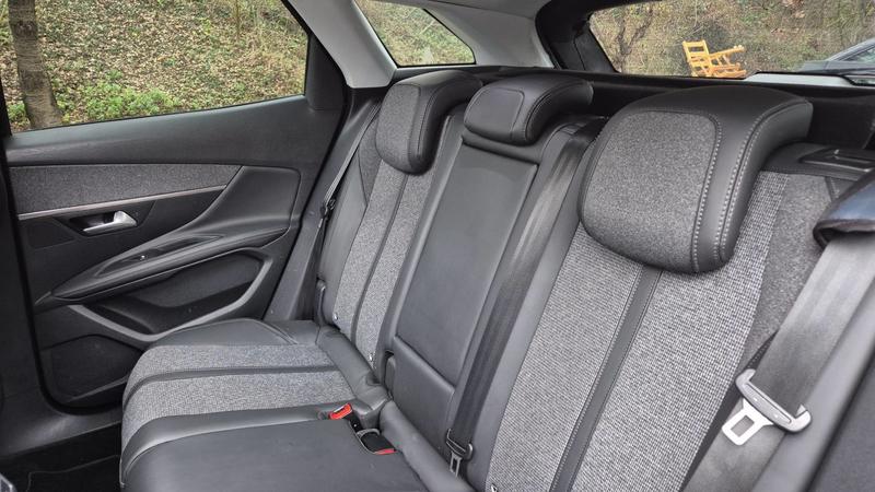 Peugeot 3008 1.2 puretech 130 Eat6 Allure