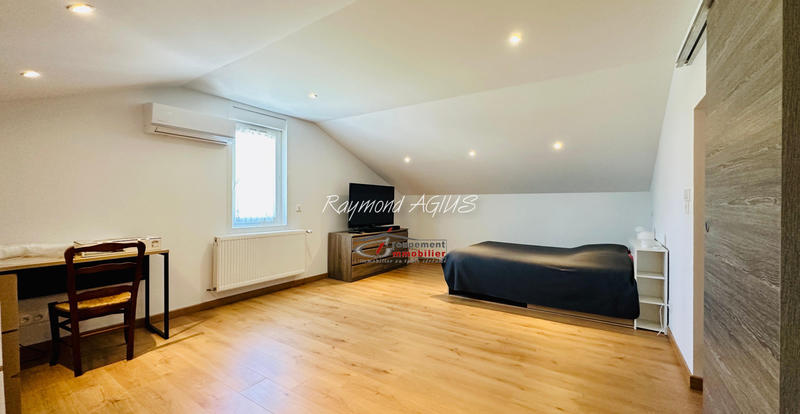 Maison - 263 m² - 11 pièces