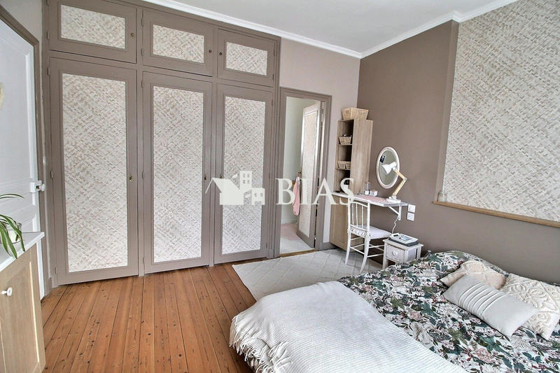 Maison - 250 m² - 10 pièces