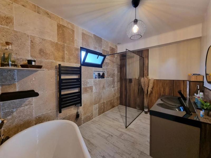 Maison - 200 m² - 8 pièces