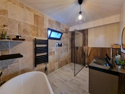 Maison - 200 m² - 8 pièces