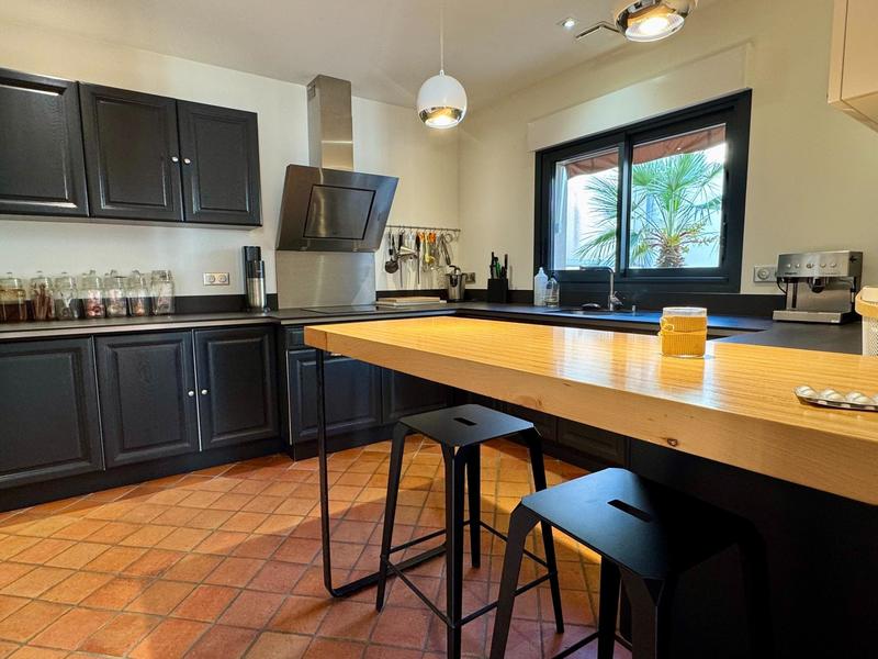 Local commercial - 270 m² - 6 pièces