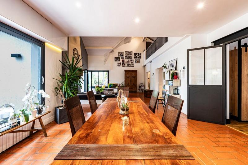 Maison - 302 m² - 7 pièces