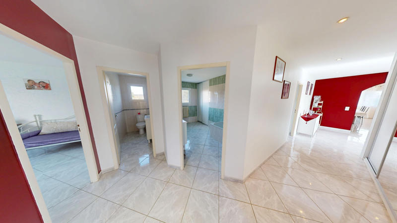 Maison - 207 m² - 5 pièces