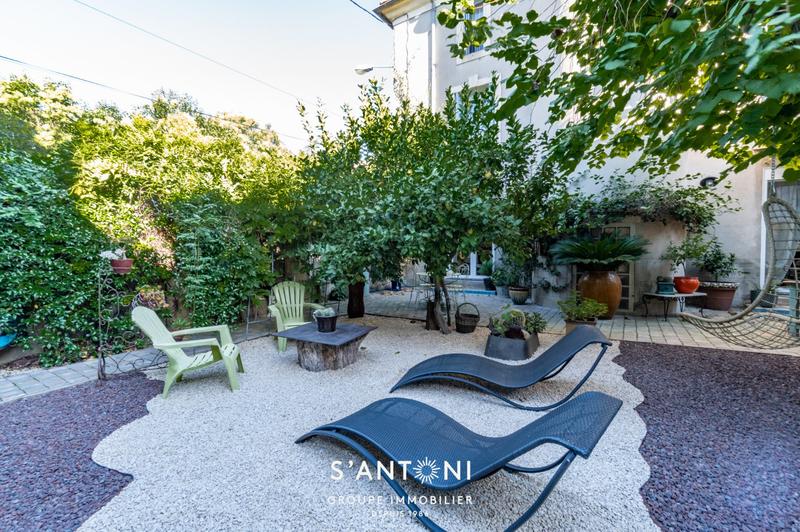 Maison - 201 m² - 7 pièces