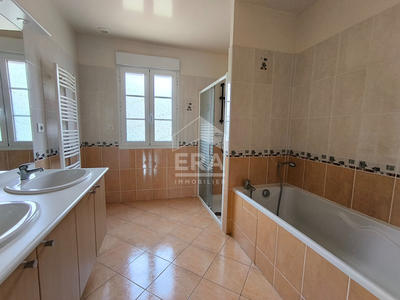 Maison - 204 m² - 6 pièces