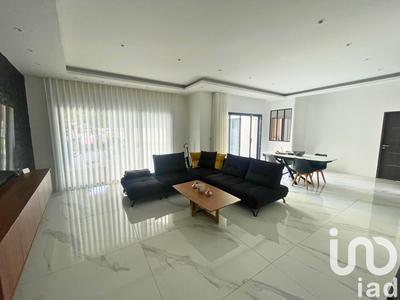 Maison de maîtres - 221 m² - 8 pièces