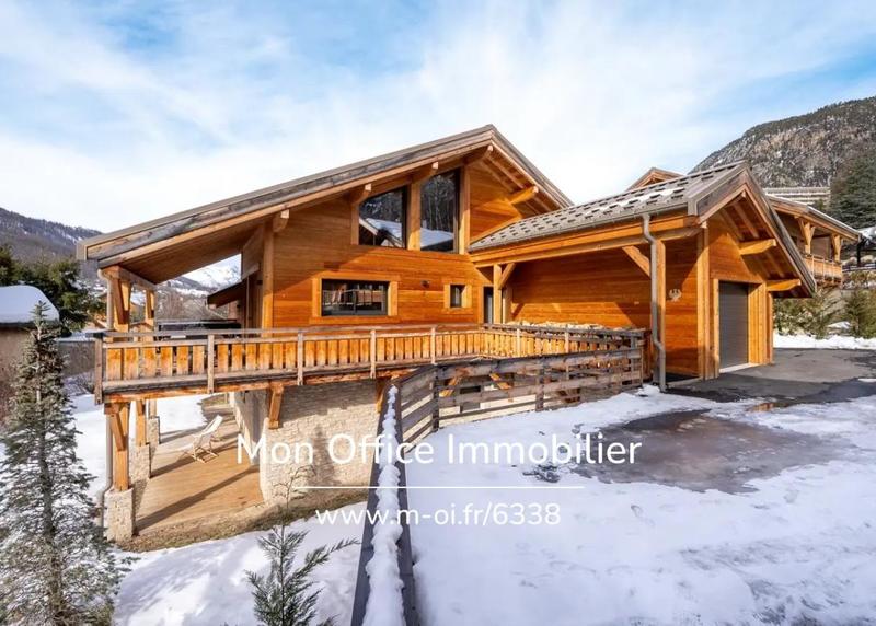 Châlet - 255 m² - 6 pièces