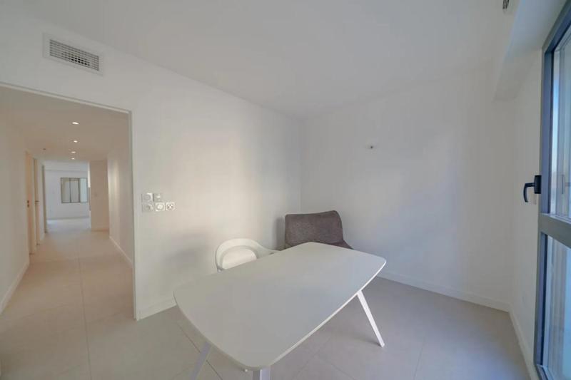 Appartement - 100 m² - 4 pièces