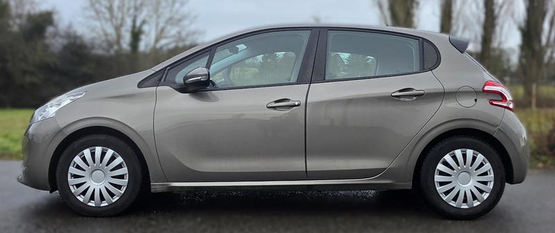 Peugeot 208 1.6 hdi 92cv Style 5p Distribution + Révision faites