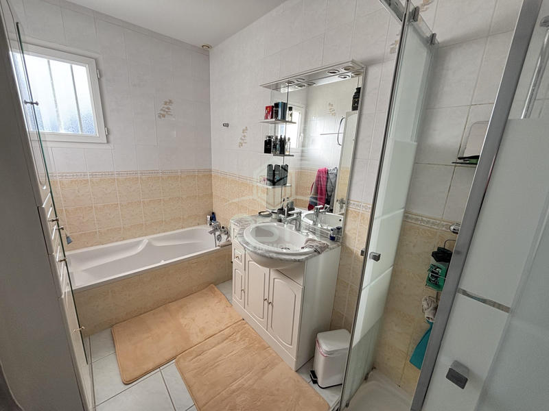 Maison traditionnelle - 164 m² - 6 pièces