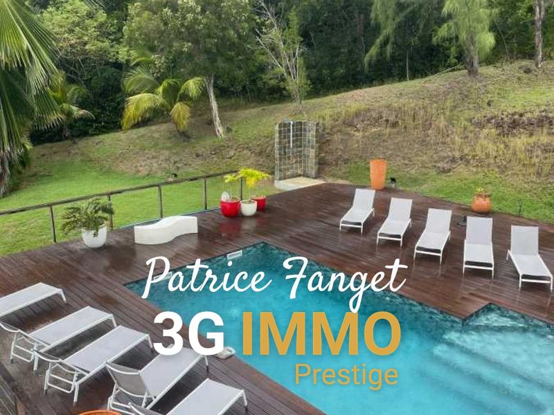 Maison - 236 m² - 8 pièces