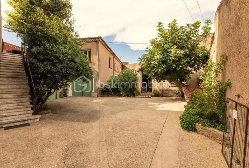 Demeure - 201 m² - 8 pièces