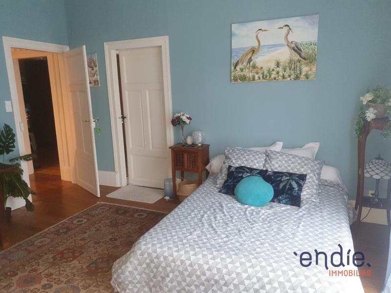 Appartement bourgeois - 193 m² - 9 pièces