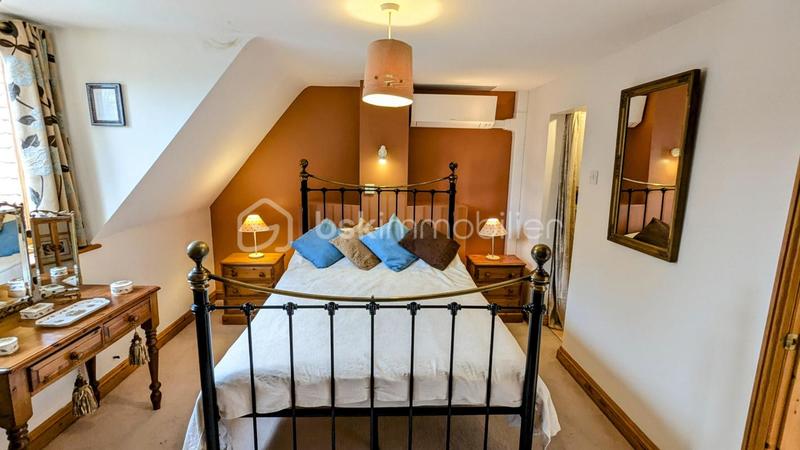 Propriété - 285 m² - 12 pièces