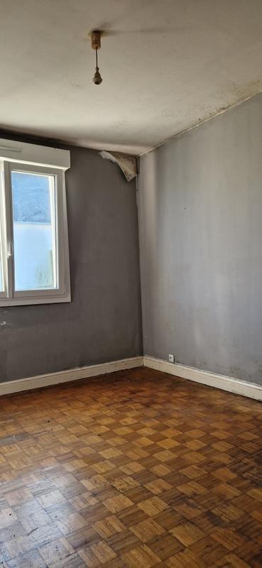 Maison - 96 m² - 6 pièces