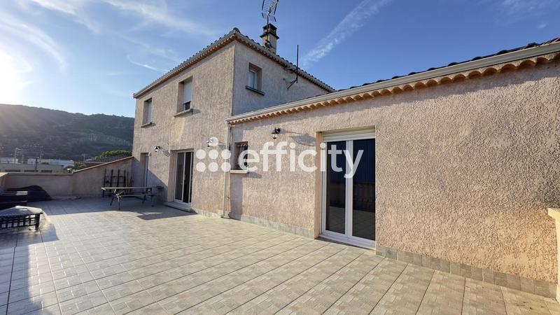 Pavillon - 130 m² - 7 pièces