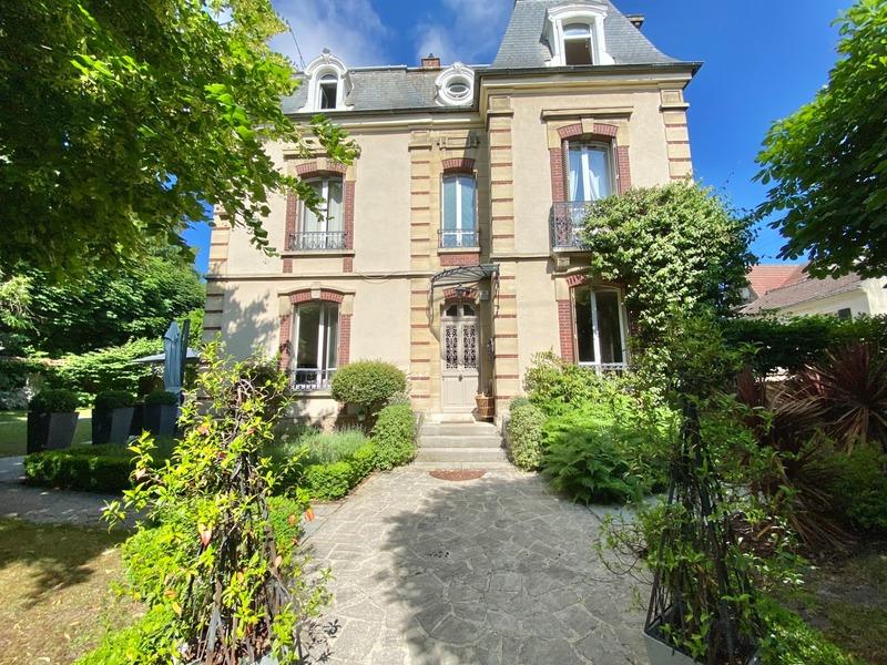 Maison bourgeoise - 235 m² - 8 pièces